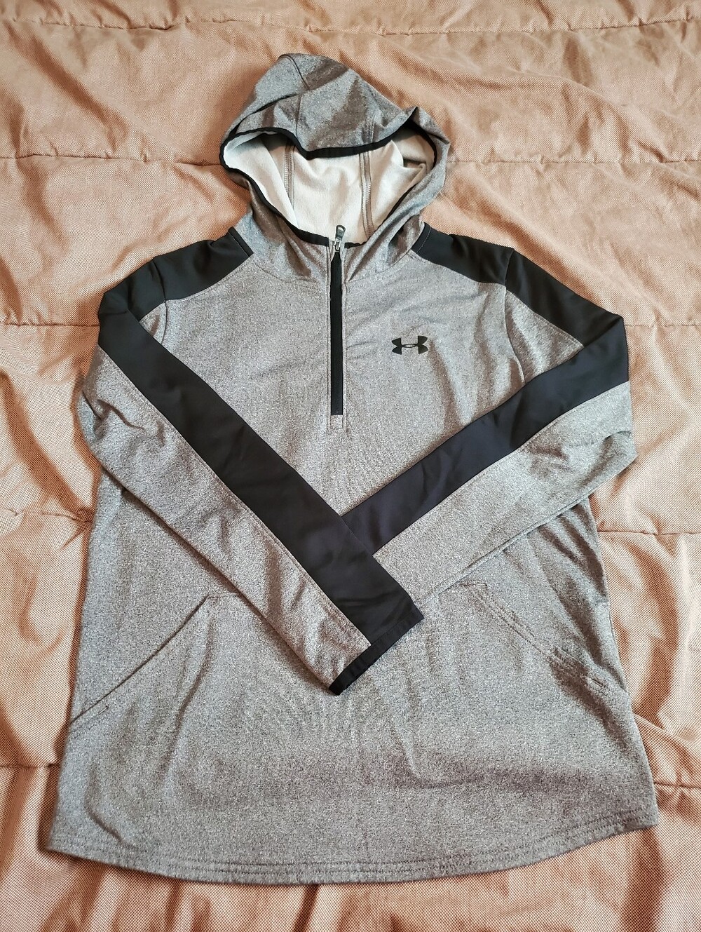 Boys Under Armour ColdGear Light Gray Long Sleeve Pullover Hoodie Size M